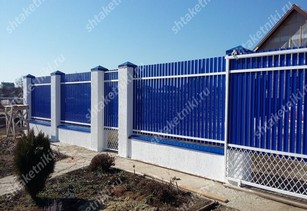 Фото забора из синего штакетника в Алматы